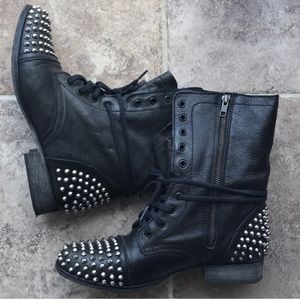 Awesome Leather Steve Madden boot🖤